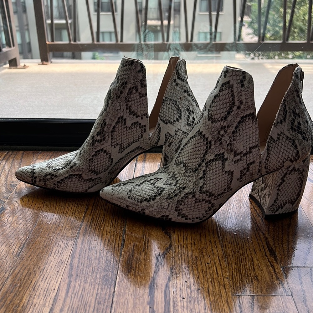 Steve Madden Edric Natural Snake Heel Boots